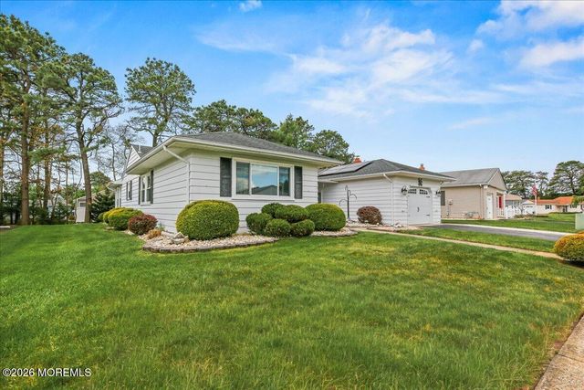 11 Exitir Street, Toms River, NJ 08757