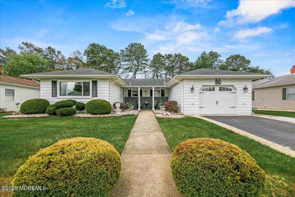 11 Exitir Street, Toms River, NJ 08757