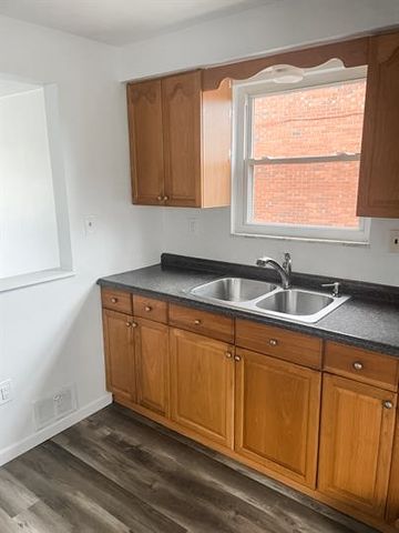 806-808 Westbury Rd, N Versailles, PA 15137