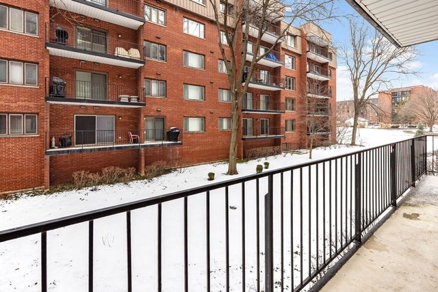 129 Acacia Circle 106E, Indian Head Park, IL 60525