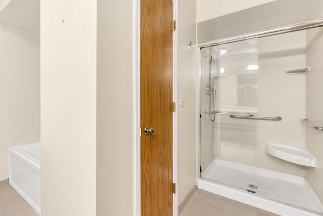 129 Acacia Circle 106E, Indian Head Park, IL 60525