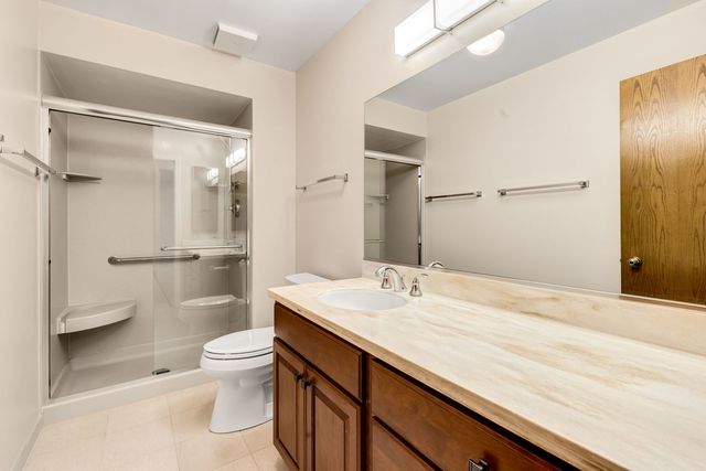 129 Acacia Circle 106E, Indian Head Park, IL 60525