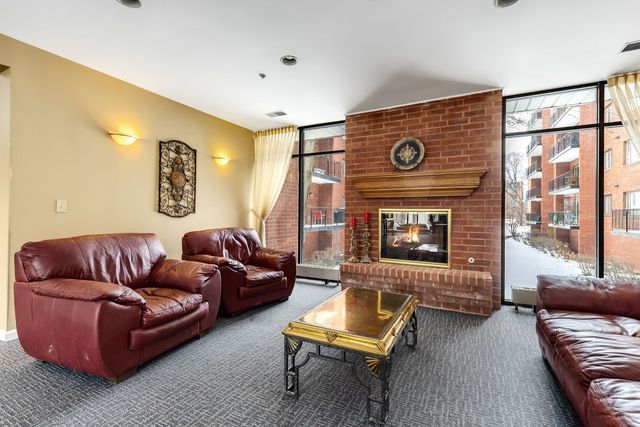 129 Acacia Circle 106E, Indian Head Park, IL 60525