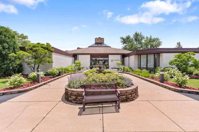 129 Acacia Circle 106E, Indian Head Park, IL 60525