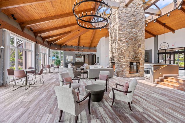 129 Acacia Circle 106E, Indian Head Park, IL 60525