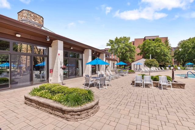 129 Acacia Circle 106E, Indian Head Park, IL 60525