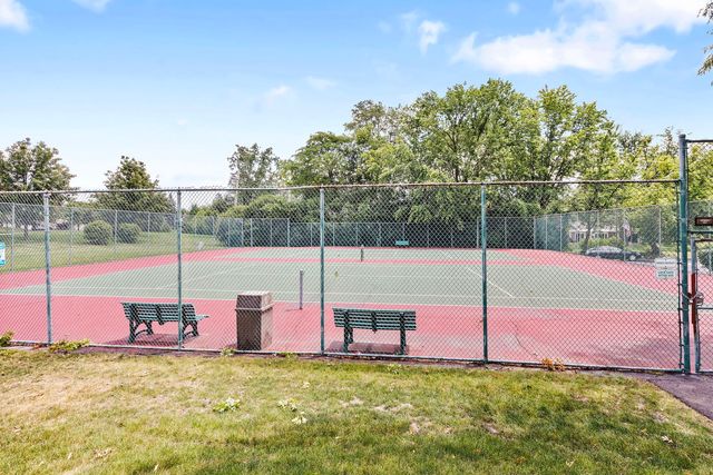 129 Acacia Circle 106E, Indian Head Park, IL 60525