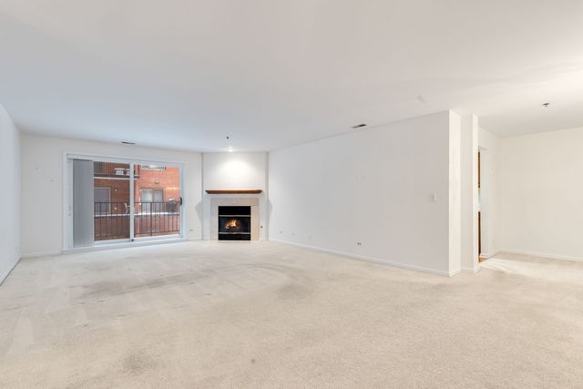 129 Acacia Circle 106E, Indian Head Park, IL 60525