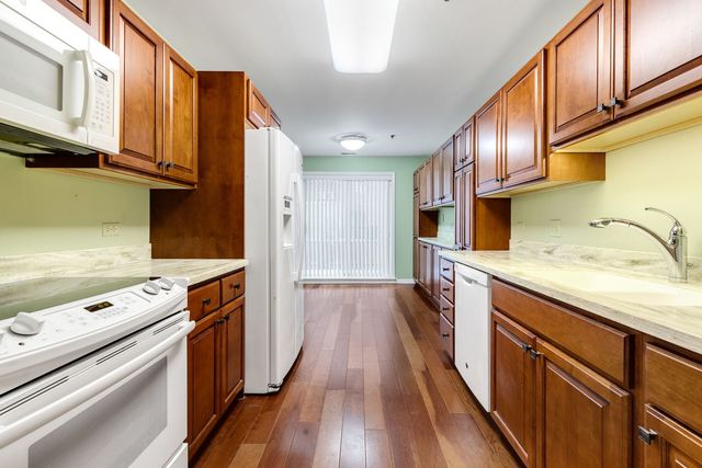 129 Acacia Circle 106E, Indian Head Park, IL 60525