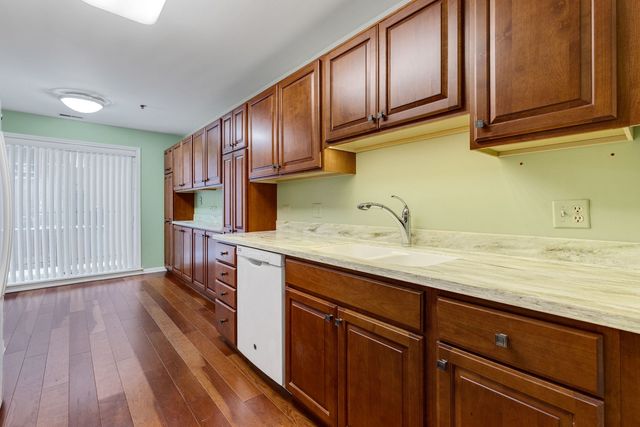 129 Acacia Circle 106E, Indian Head Park, IL 60525