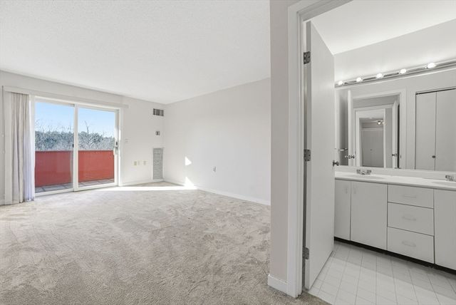 100 Rosemary Way 324, Needham, MA 02494