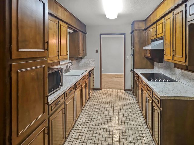1807 Elm Crest Drive, Arlington, TX 76012