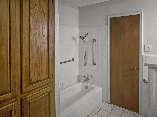 1807 Elm Crest Drive, Arlington, TX 76012