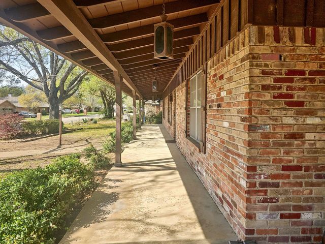 1807 Elm Crest Drive, Arlington, TX 76012