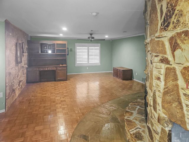 1807 Elm Crest Drive, Arlington, TX 76012