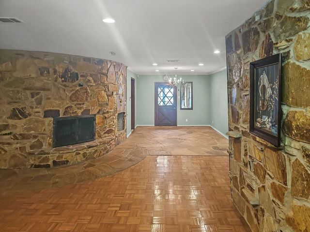 1807 Elm Crest Drive, Arlington, TX 76012