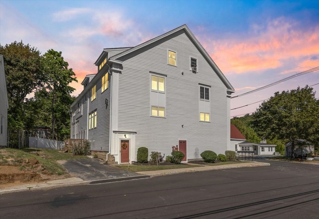 4 Mechanic St 1, Merrimac, MA 01860