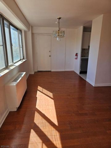 275 Prospect St 2C, East Orange City, NJ 07017