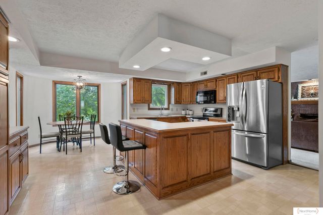 6735 Rockwood Lane, Lincoln, NE 68516