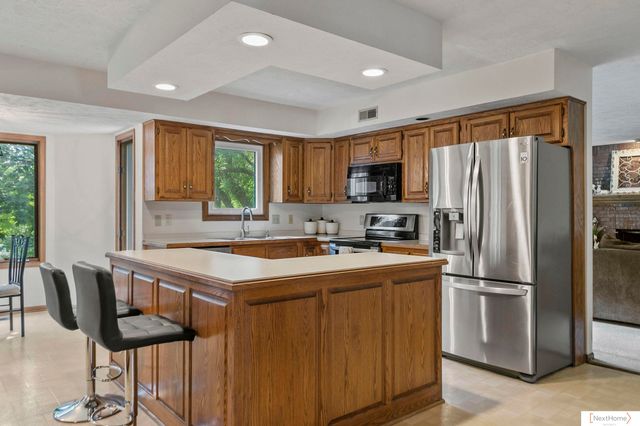 6735 Rockwood Lane, Lincoln, NE 68516