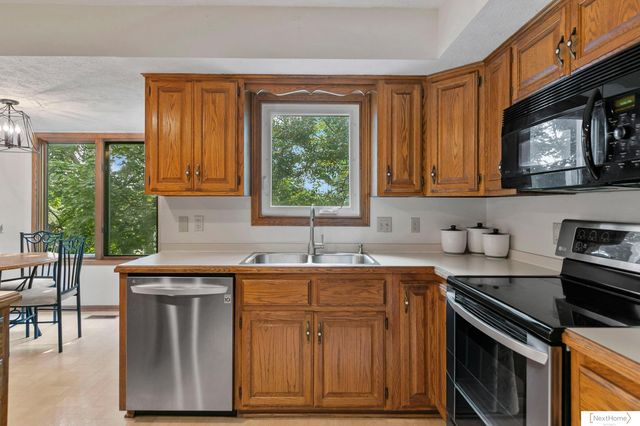 6735 Rockwood Lane, Lincoln, NE 68516