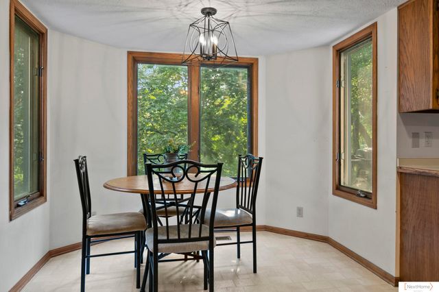 6735 Rockwood Lane, Lincoln, NE 68516