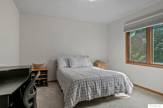 6735 Rockwood Lane, Lincoln, NE 68516