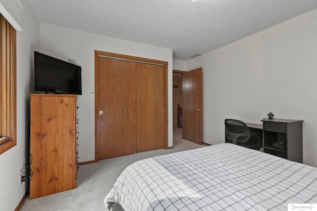 6735 Rockwood Lane, Lincoln, NE 68516