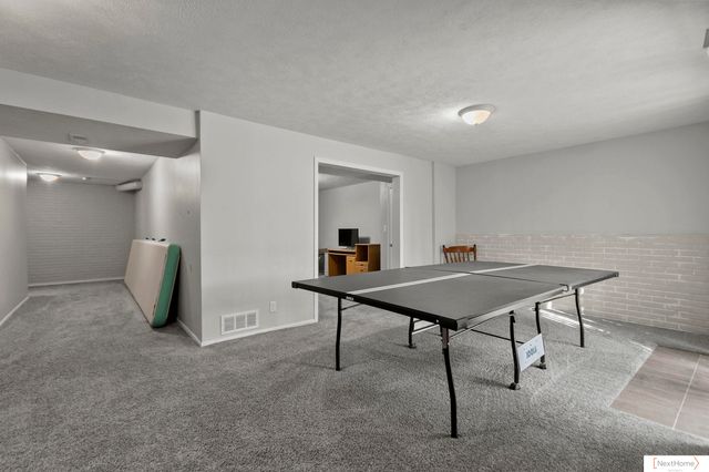6735 Rockwood Lane, Lincoln, NE 68516