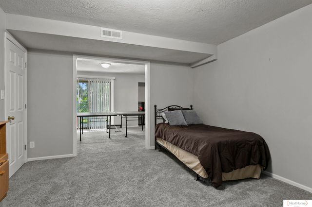 6735 Rockwood Lane, Lincoln, NE 68516