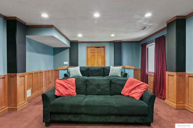 6735 Rockwood Lane, Lincoln, NE 68516