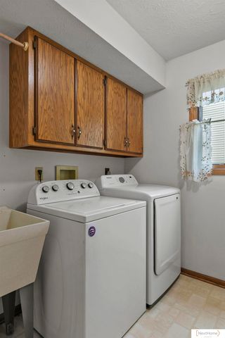 6735 Rockwood Lane, Lincoln, NE 68516