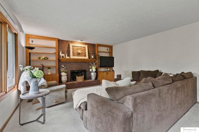 6735 Rockwood Lane, Lincoln, NE 68516