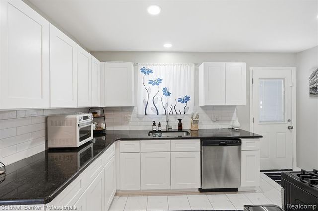 21756 Dexter Court, Warren, MI 48089