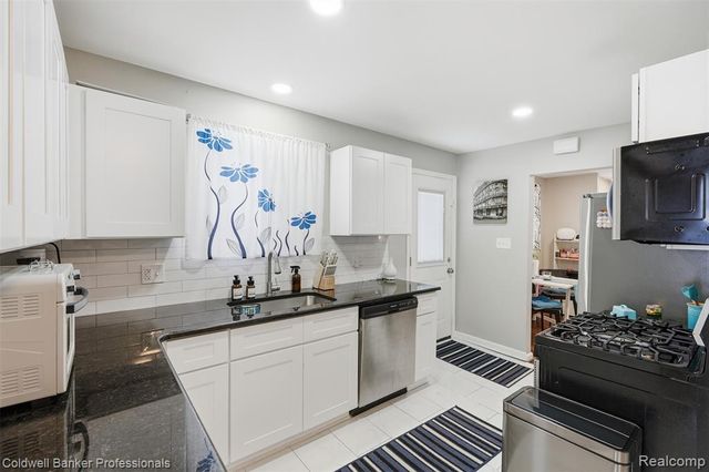 21756 Dexter Court, Warren, MI 48089