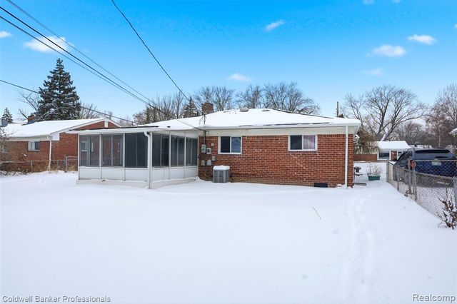 21756 Dexter Court, Warren, MI 48089