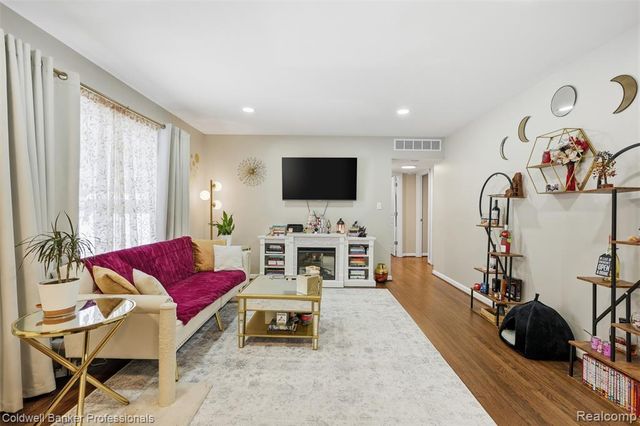 21756 Dexter Court, Warren, MI 48089