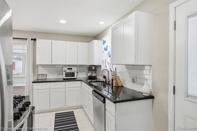 21756 Dexter Court, Warren, MI 48089