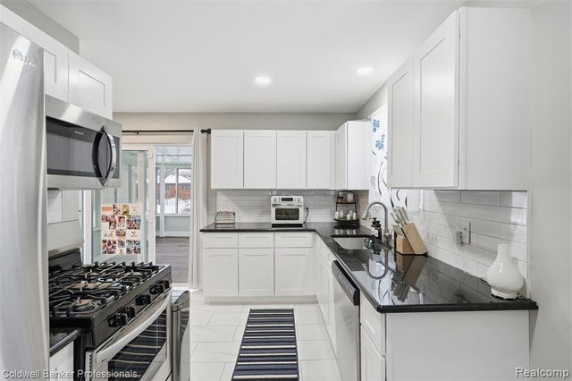 21756 Dexter Court, Warren, MI 48089