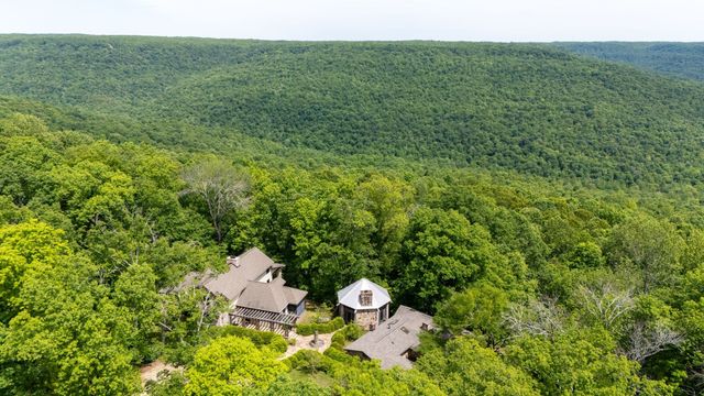 167 Pollywood Ln, Sewanee, TN 37375