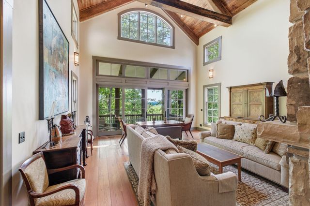 167 Pollywood Ln, Sewanee, TN 37375