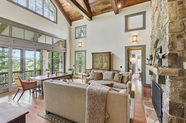 167 Pollywood Ln, Sewanee, TN 37375