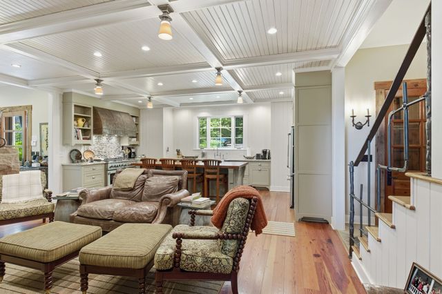167 Pollywood Ln, Sewanee, TN 37375