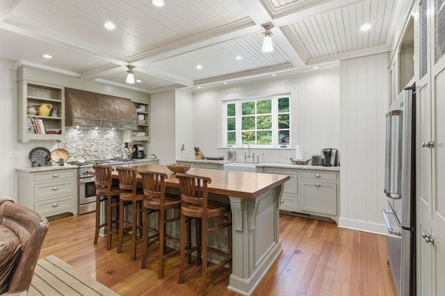 167 Pollywood Ln, Sewanee, TN 37375