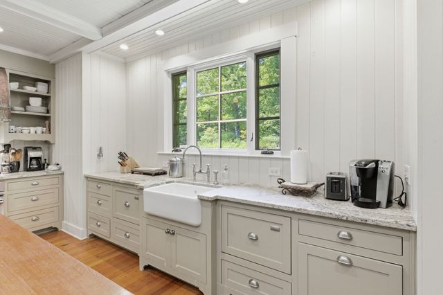 167 Pollywood Ln, Sewanee, TN 37375