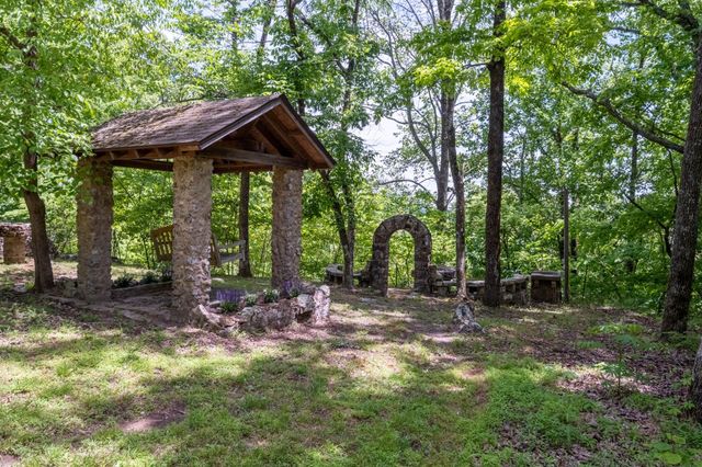 167 Pollywood Ln, Sewanee, TN 37375