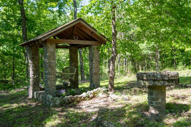 167 Pollywood Ln, Sewanee, TN 37375