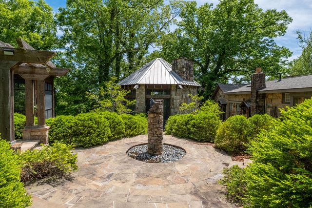 167 Pollywood Ln, Sewanee, TN 37375