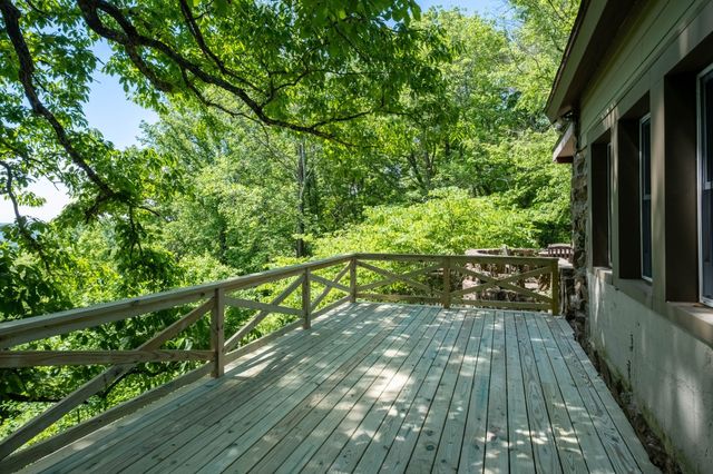 167 Pollywood Ln, Sewanee, TN 37375