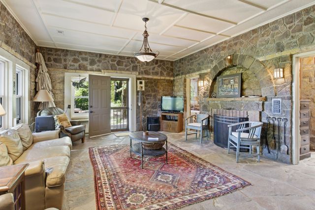 167 Pollywood Ln, Sewanee, TN 37375